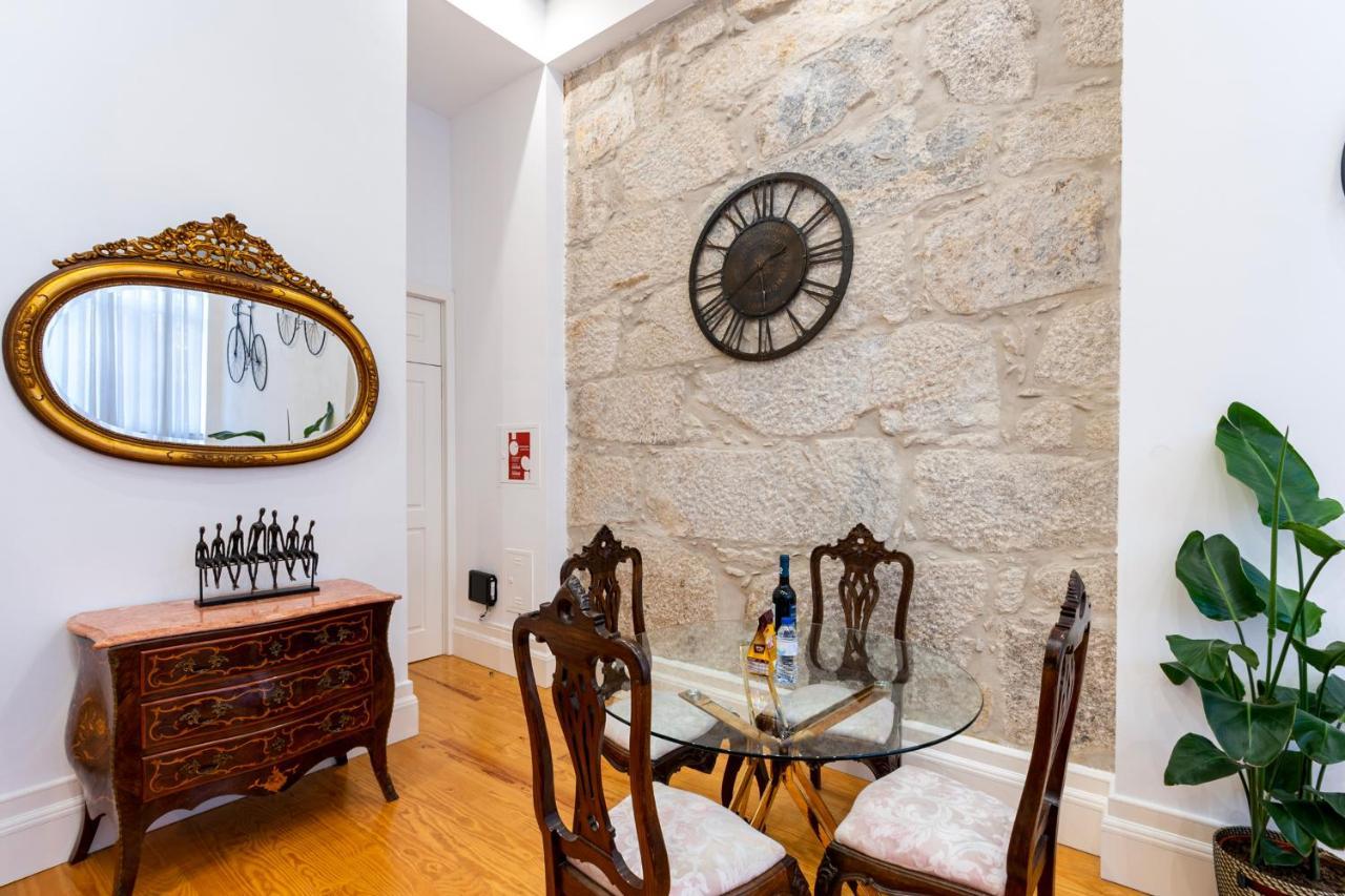 City Center Modern Apartment In Порто Екстериор снимка