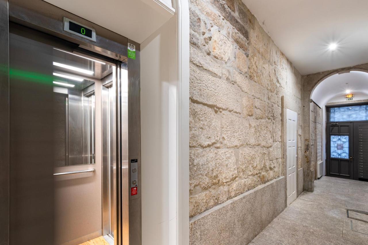 City Center Modern Apartment In Порто Екстериор снимка