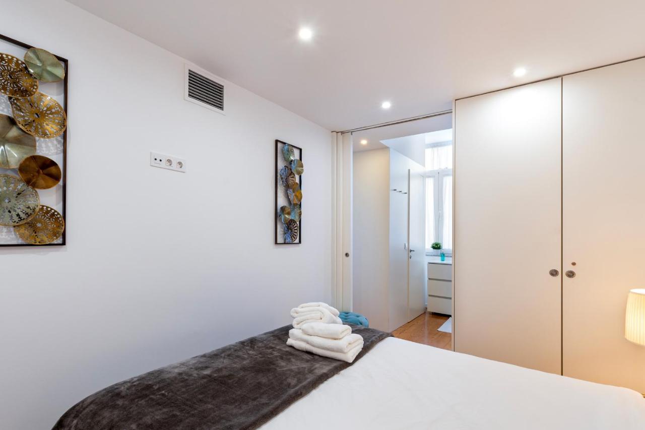 City Center Modern Apartment In Порто Екстериор снимка