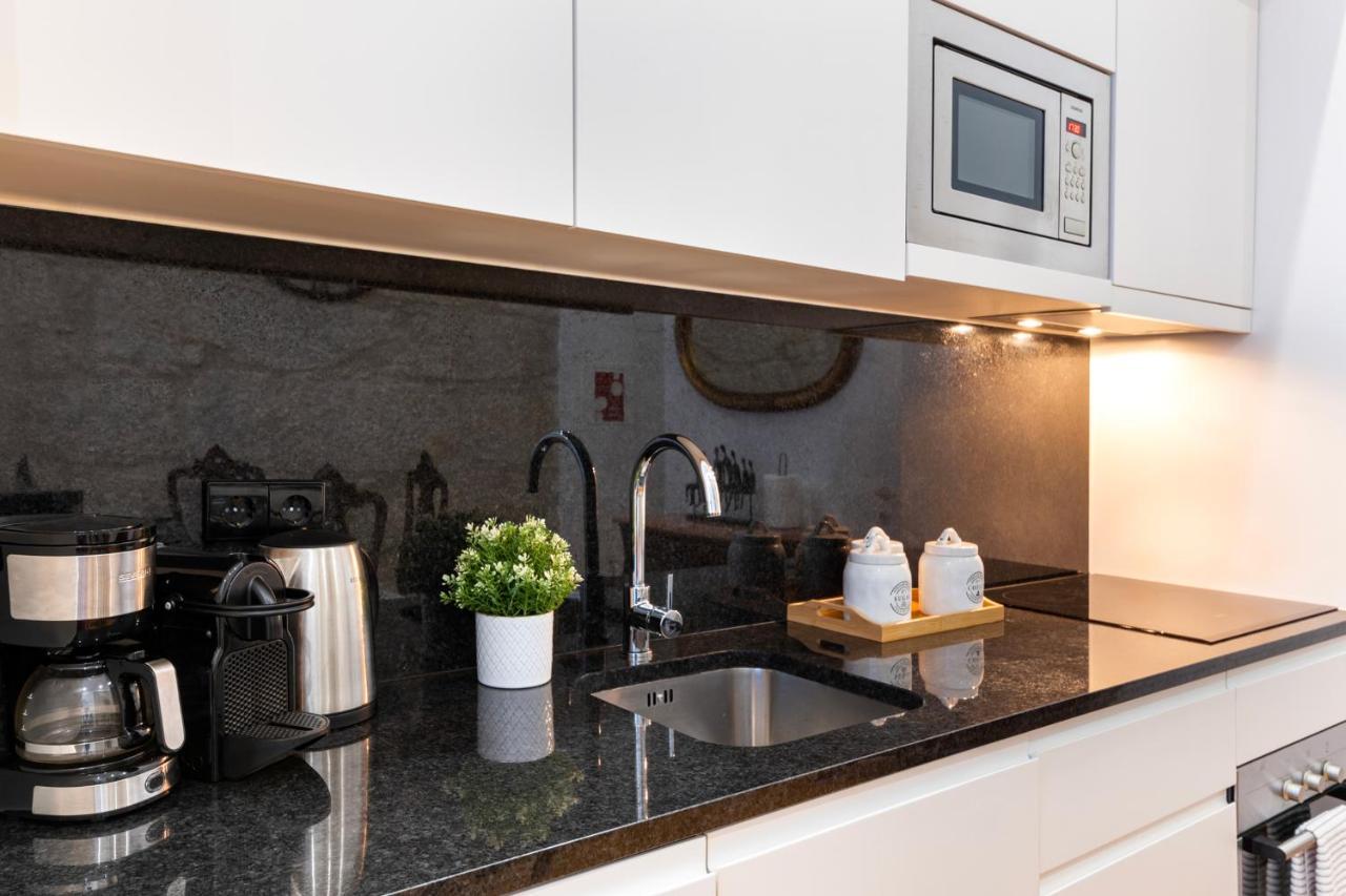 City Center Modern Apartment In Порто Екстериор снимка