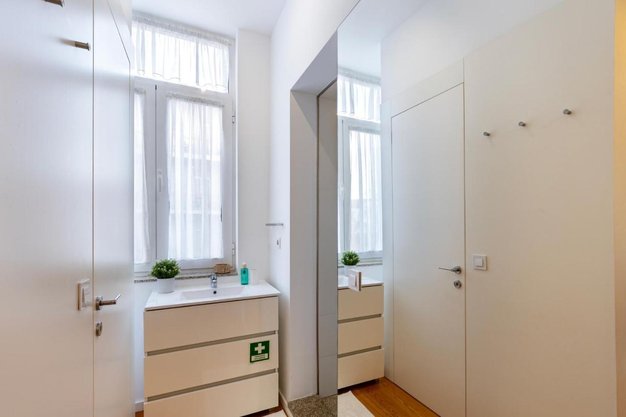 City Center Modern Apartment In Порто Екстериор снимка
